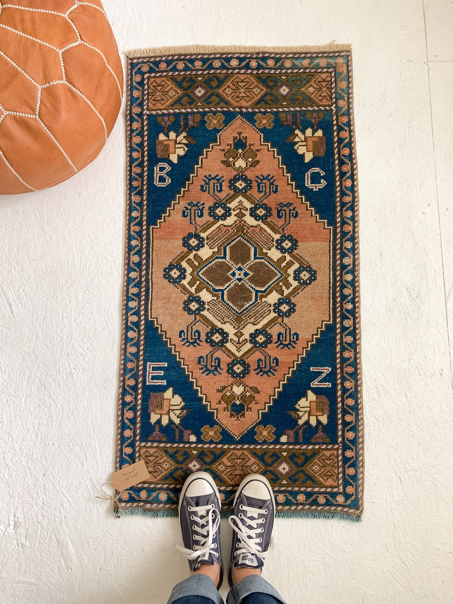 Nora - 1.9' x 3.8' Vintage Turkish Mini Rug