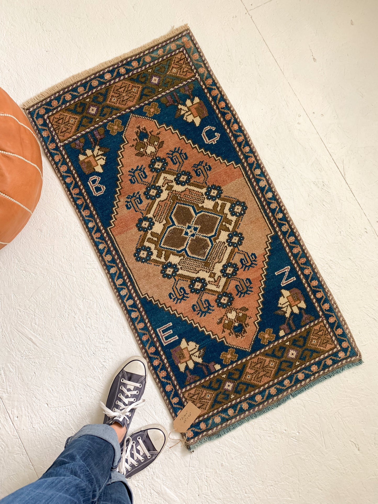 Nora - 1.9' x 3.8' Vintage Turkish Mini Rug