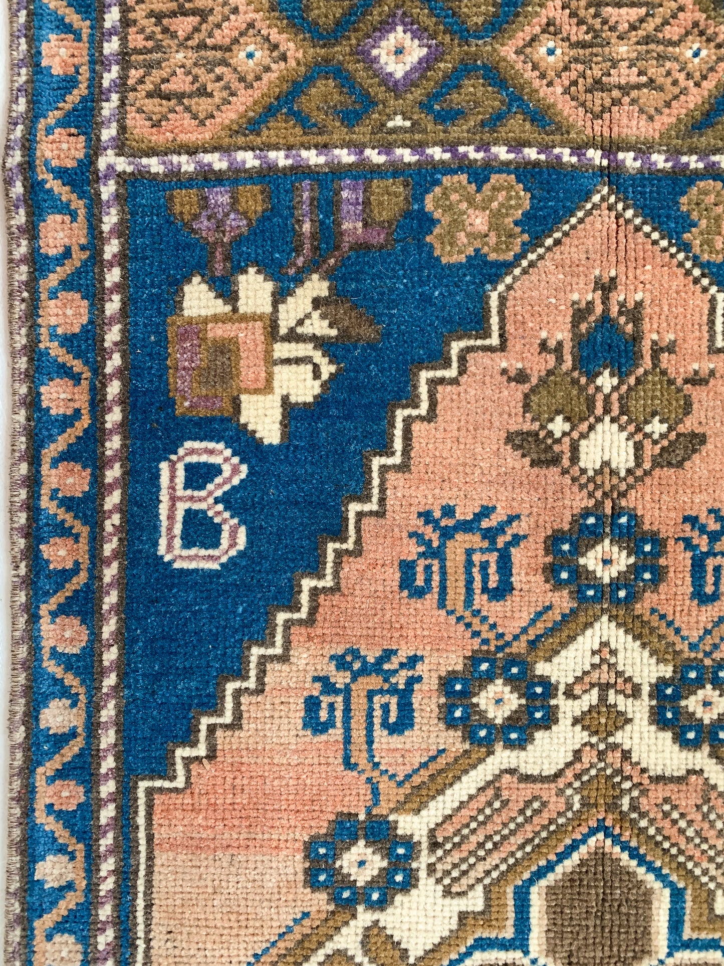 Nora - 1.9' x 3.8' Vintage Turkish Mini Rug