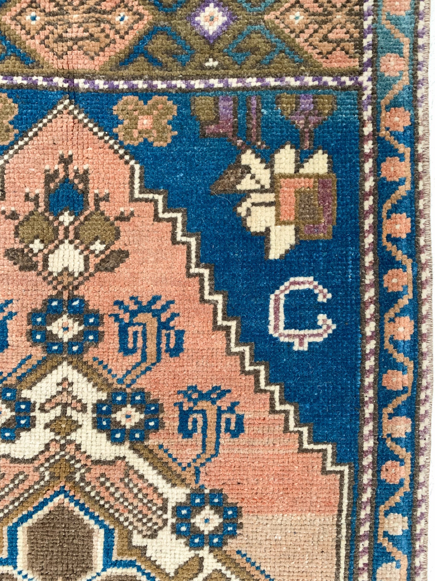 Nora - 1.9' x 3.8' Vintage Turkish Mini Rug