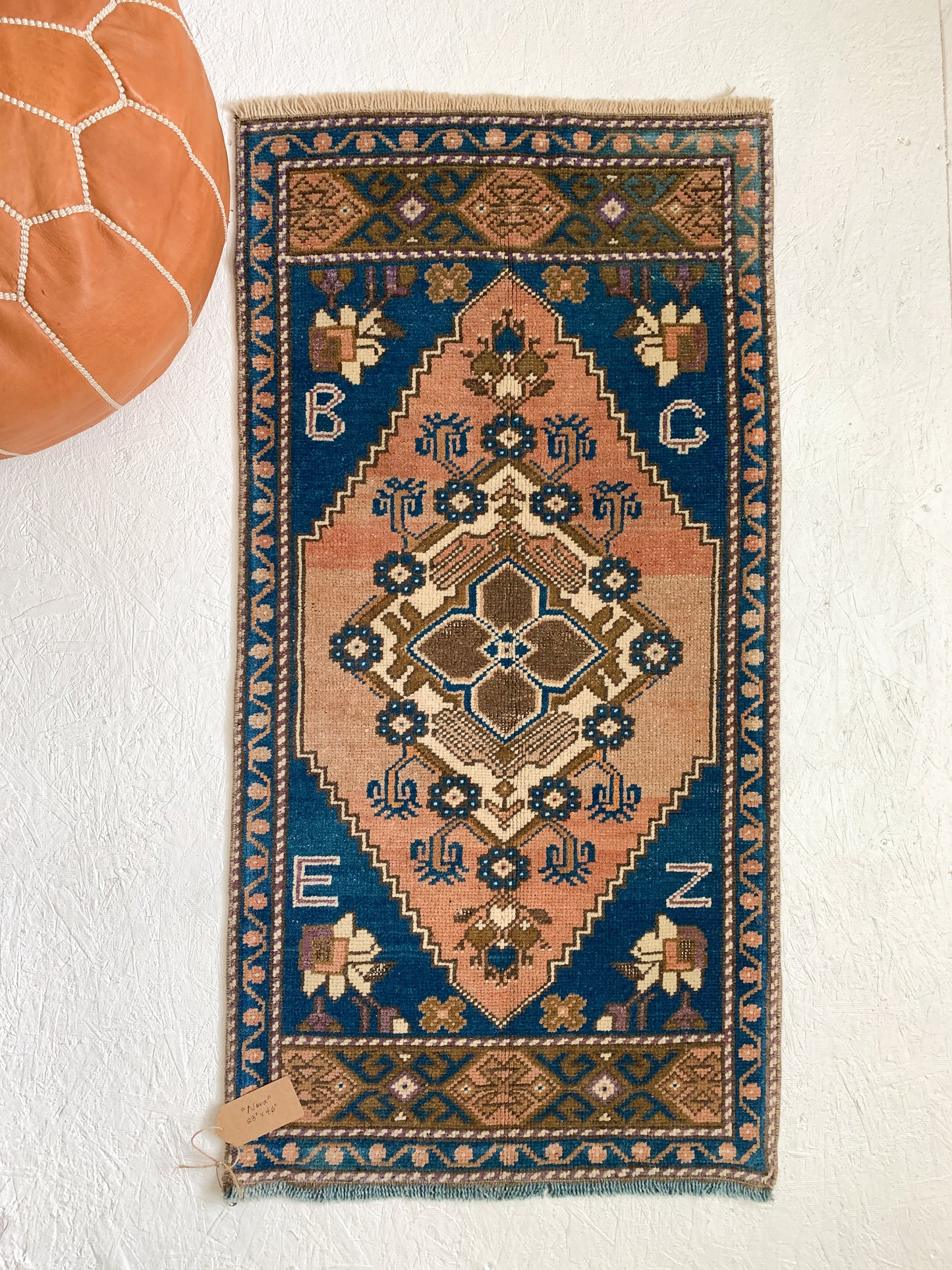 Nora - 1.9' x 3.8' Vintage Turkish Mini Rug