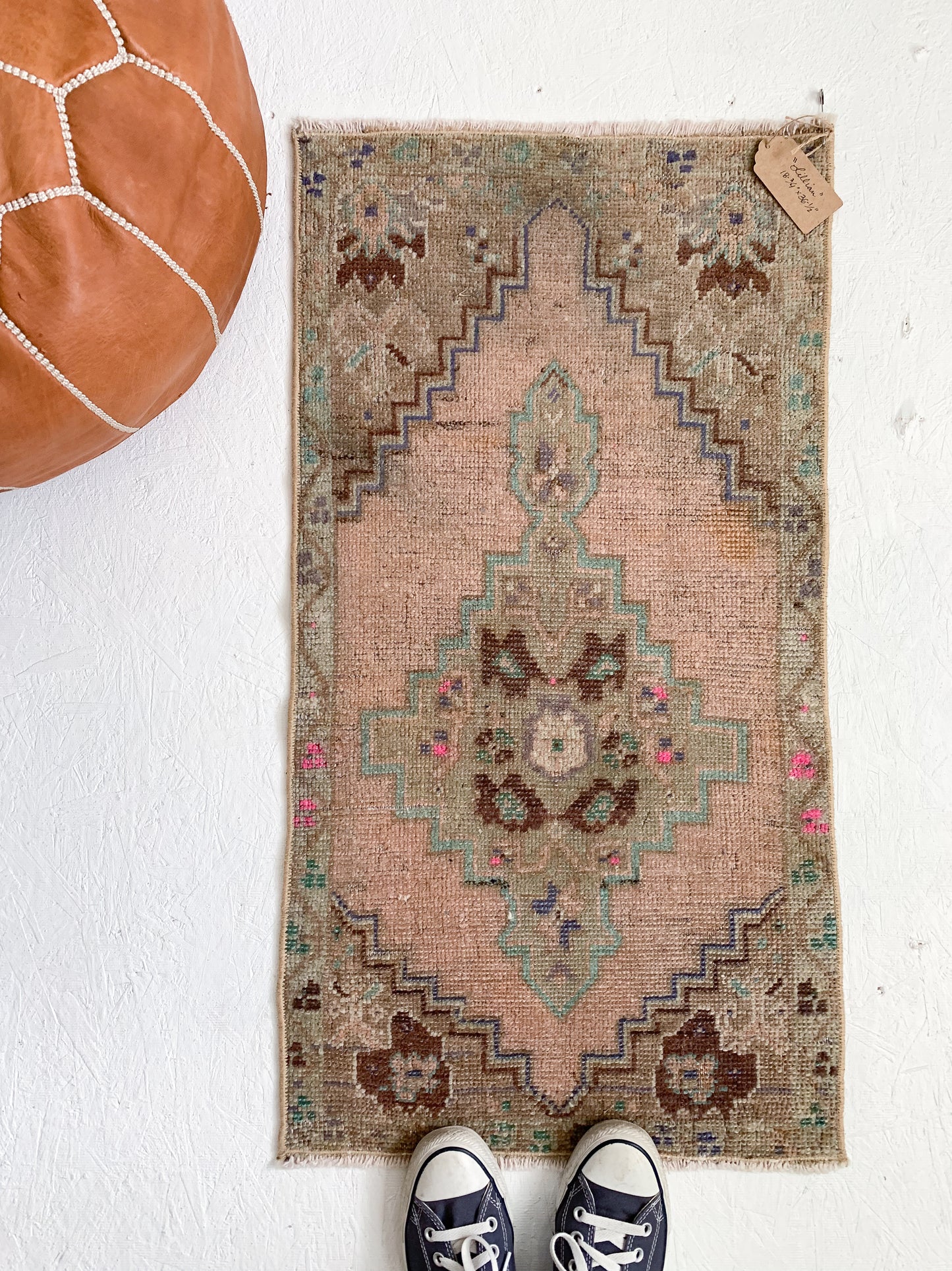 Lillian - 1.6' x 3.0' Vintage Turkish Mini Rug