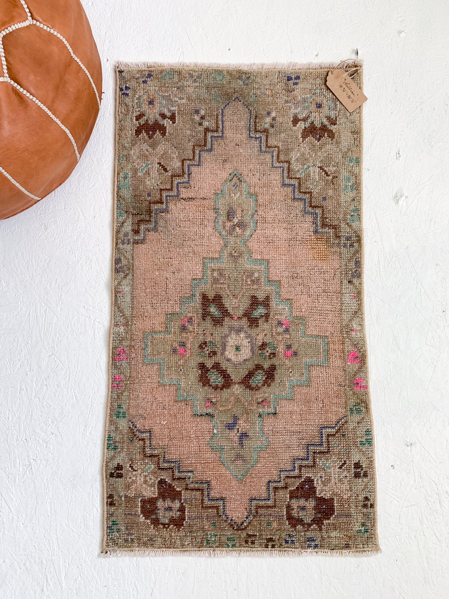 Lillian - 1.6' x 3.0' Vintage Turkish Mini Rug