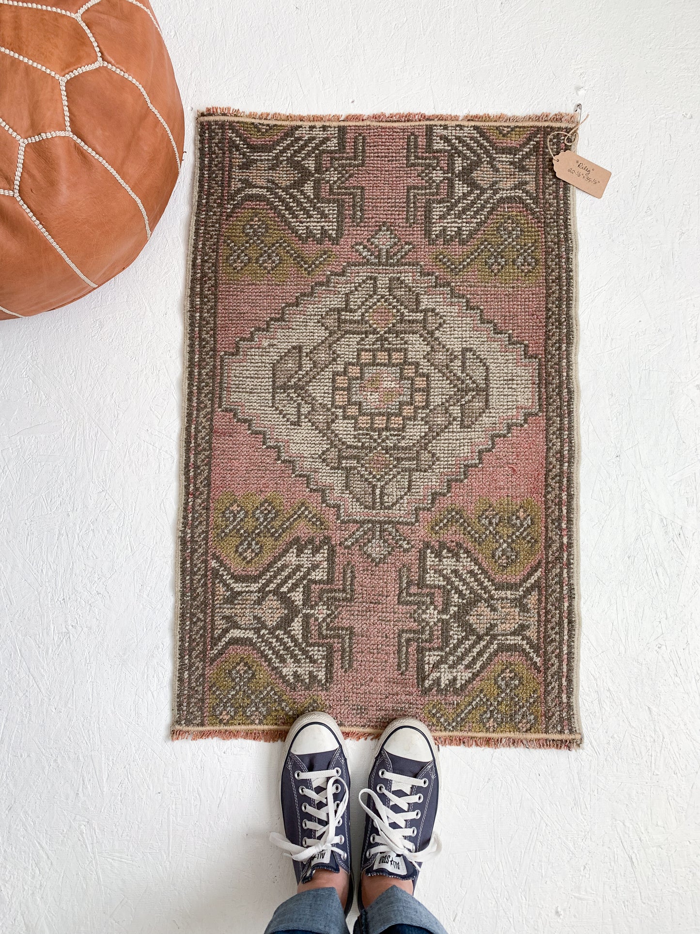 Riley - 1.9' x 3.0' Vintage Turkish Mini Rug