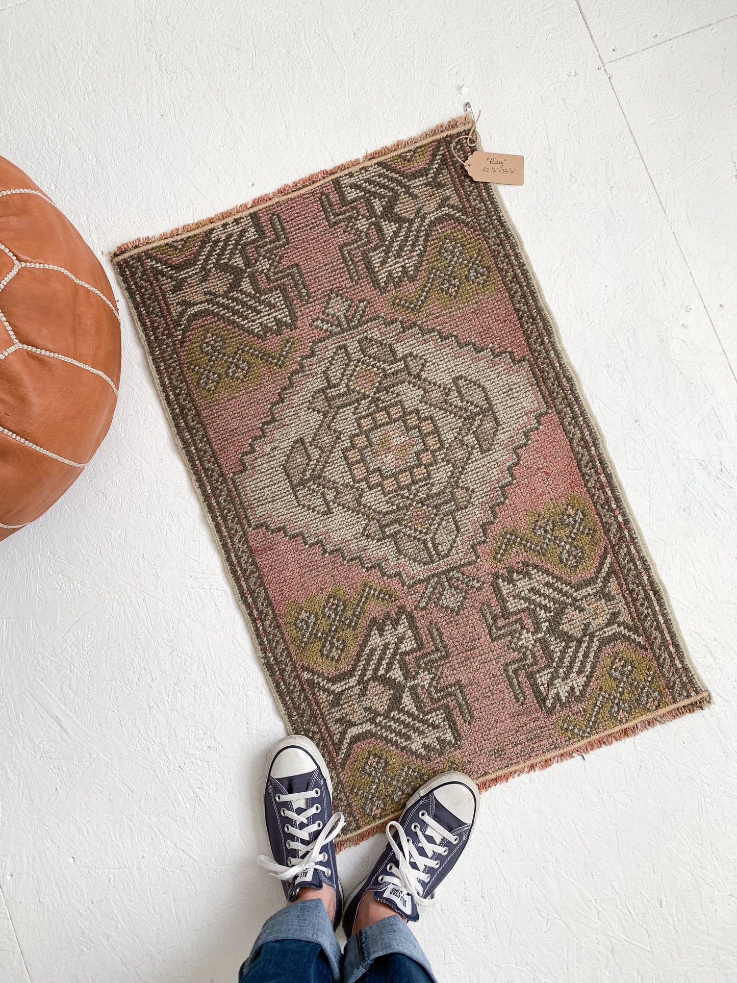 Riley - 1.9' x 3.0' Vintage Turkish Mini Rug