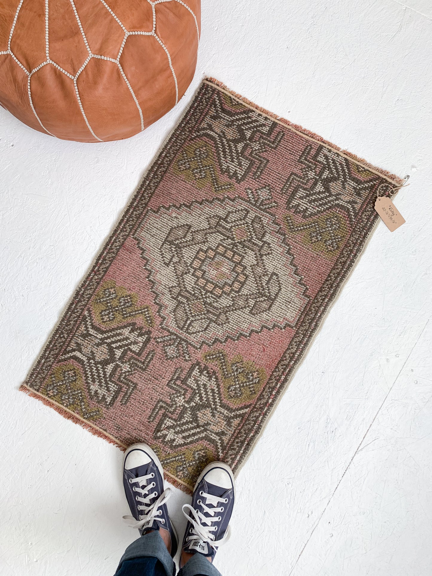 Riley - 1.9' x 3.0' Vintage Turkish Mini Rug