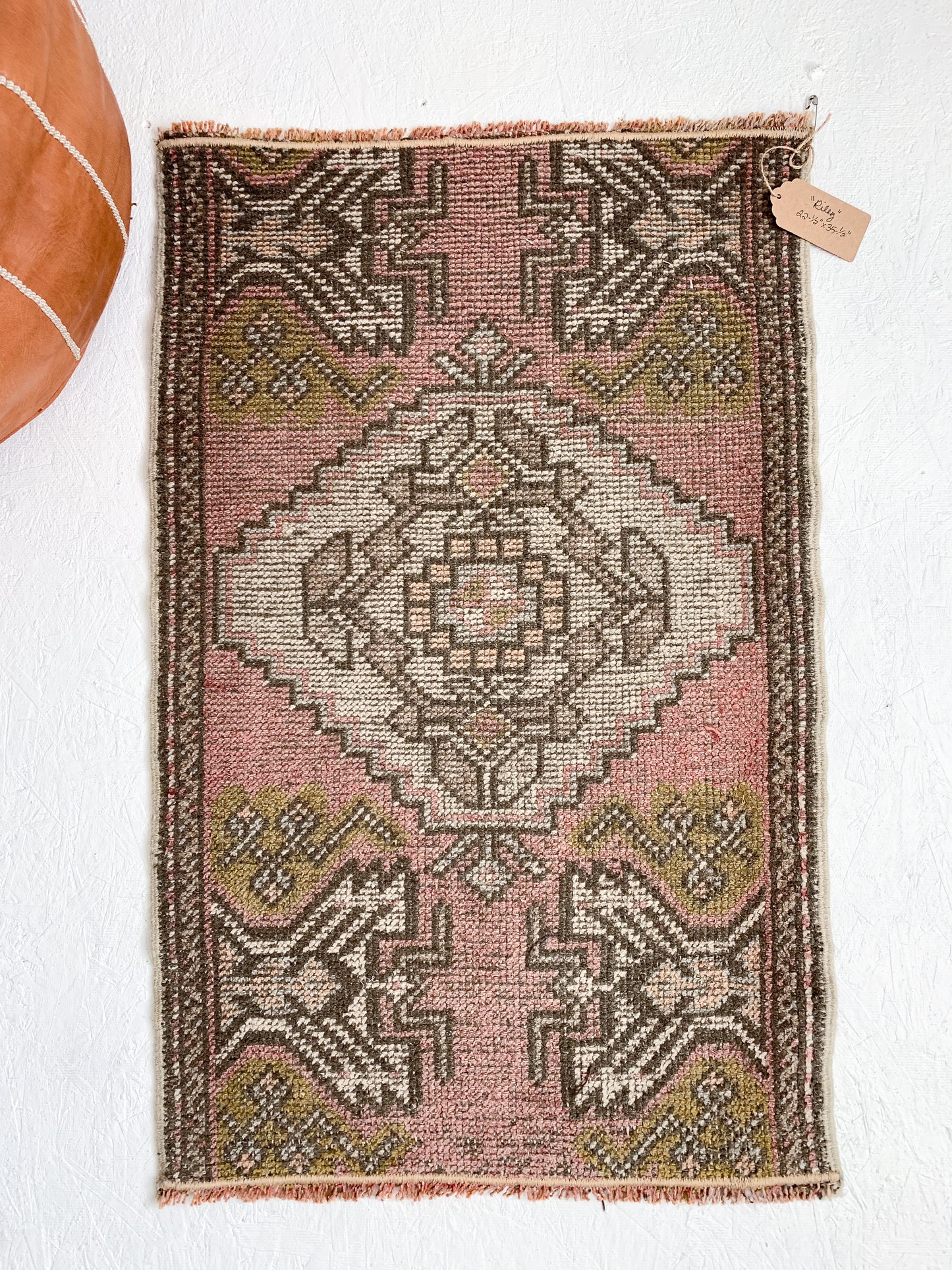 Riley - 1.9' x 3.0' Vintage Turkish Mini Rug