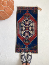 Load image into Gallery viewer, Evelyn - 1.5&#39; x 3.2&#39; Vintage Turkish Mini Rug

