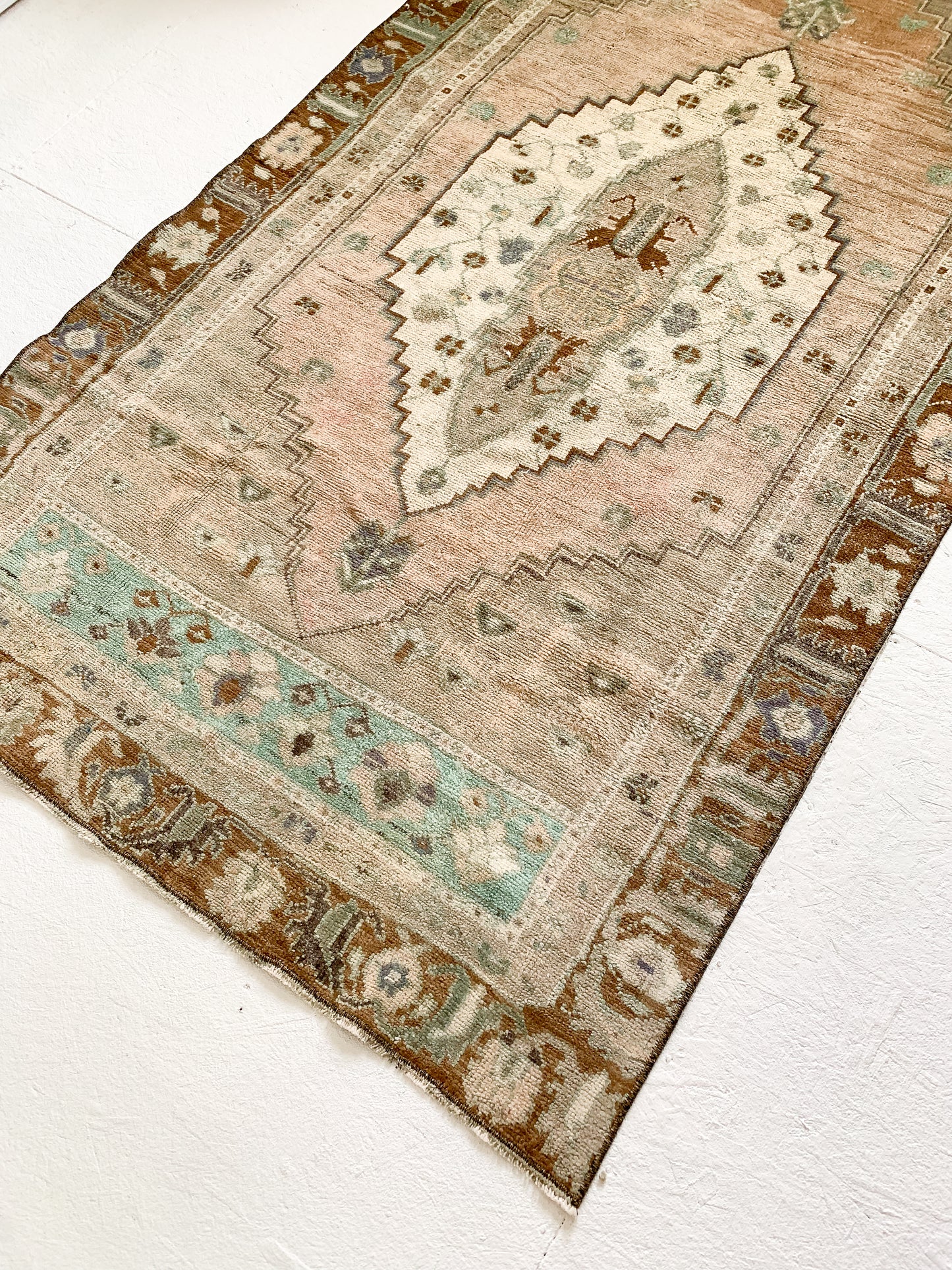 Kaia - 4.3' x 8.4' Vintage Turkish Area Rug