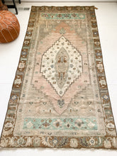 Load image into Gallery viewer, Kaia - 4.3&#39; x 8.4&#39; Vintage Turkish Area Rug
