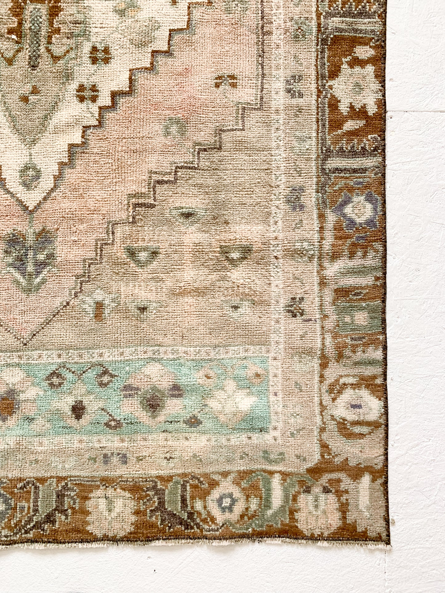 Kaia - 4.3' x 8.4' Vintage Turkish Area Rug