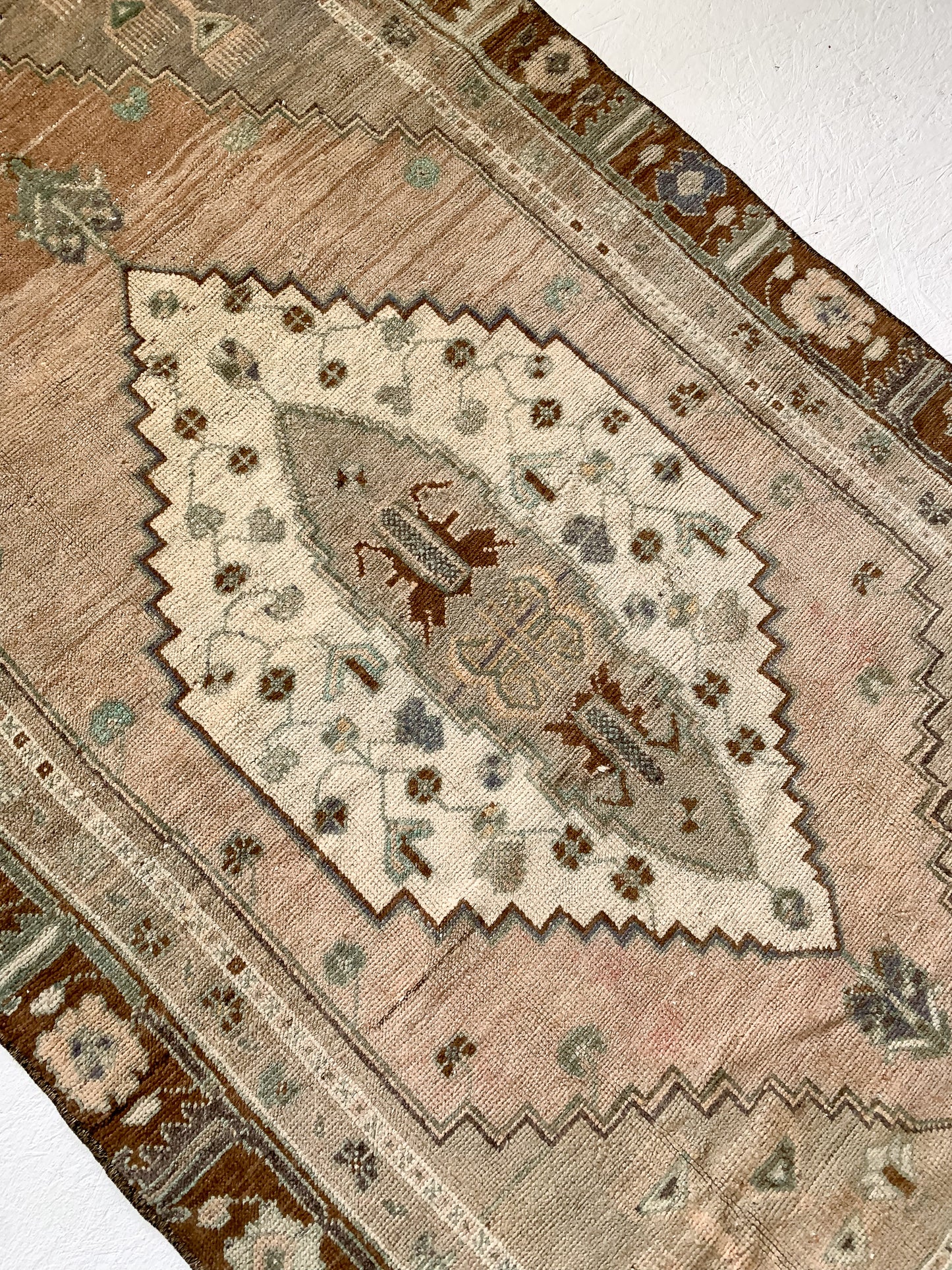 Kaia - 4.3' x 8.4' Vintage Turkish Area Rug