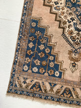Load image into Gallery viewer, Willow - 4.4&#39; x 8.2&#39; Vintage Turkish Area Rug
