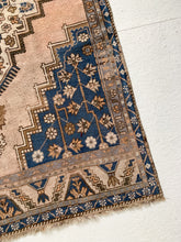Load image into Gallery viewer, Willow - 4.4&#39; x 8.2&#39; Vintage Turkish Area Rug
