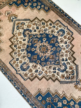 Load image into Gallery viewer, Willow - 4.4&#39; x 8.2&#39; Vintage Turkish Area Rug

