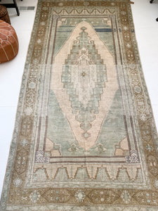 Calista - 4.8' x 9.6' Vintage Turkish Area Rug