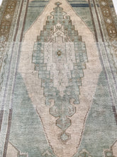 Load image into Gallery viewer, Calista - 4.8&#39; x 9.6&#39; Vintage Turkish Area Rug
