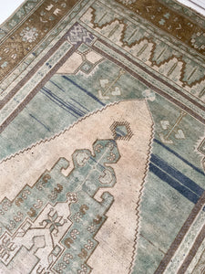 Calista - 4.8' x 9.6' Vintage Turkish Area Rug