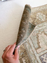 Load image into Gallery viewer, Calista - 4.8&#39; x 9.6&#39; Vintage Turkish Area Rug
