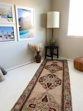 Load image into Gallery viewer, Gillian - 3.0&#39; x 10.5&#39; Vintage Turkish Runner Rug
